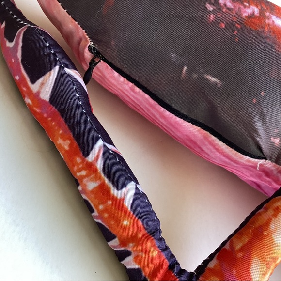 Roach pillow accent - Picture 4 of 4